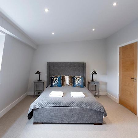 Immaculate Central Windsor Town House With Parking Εξωτερικό φωτογραφία