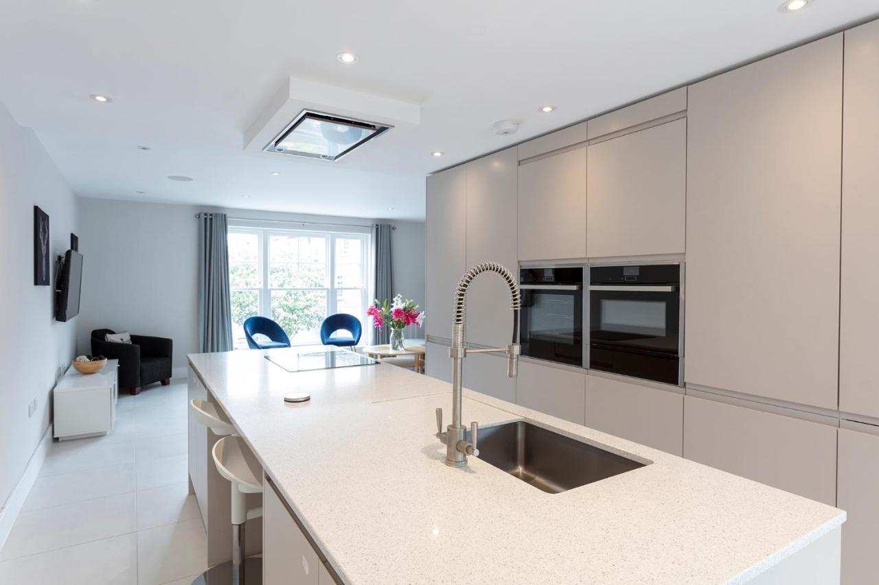 Immaculate Central Windsor Town House With Parking Εξωτερικό φωτογραφία