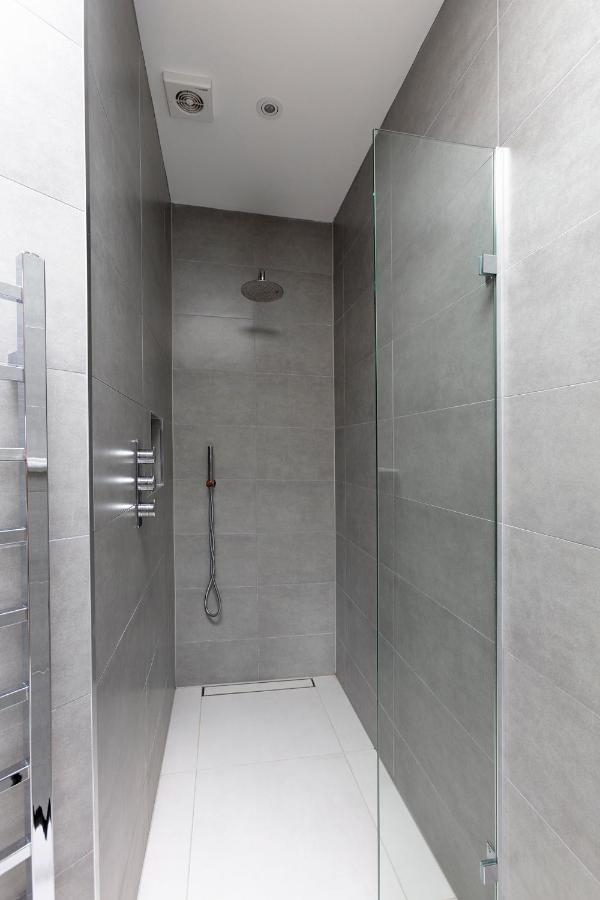 Immaculate Central Windsor Town House With Parking Εξωτερικό φωτογραφία