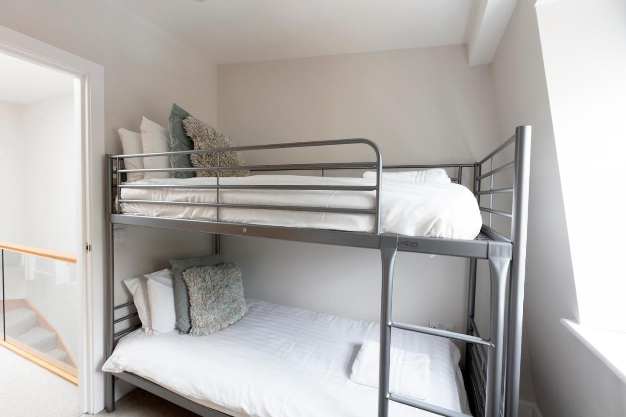 Immaculate Central Windsor Town House With Parking Εξωτερικό φωτογραφία